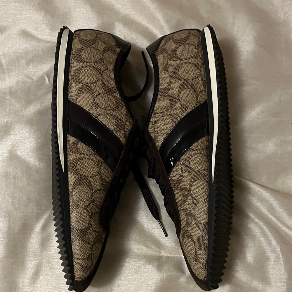 COACH Women's Stylish Brown and Black Shoes - Picture 7 of 12